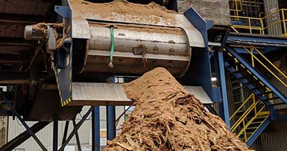 Magnetic separator in a sawmill